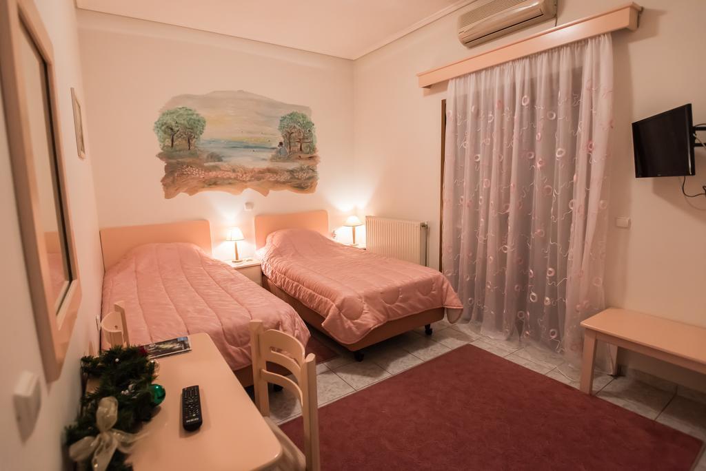 Artemis Hotell Karpenísion Rum bild